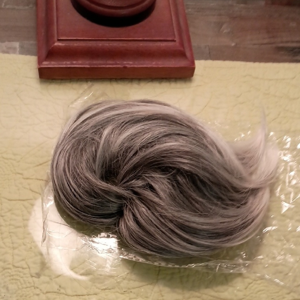 Elegant Gray Hairpiece